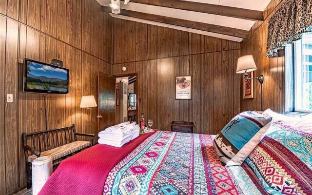 Innjoy - Two Bedroom Cabin