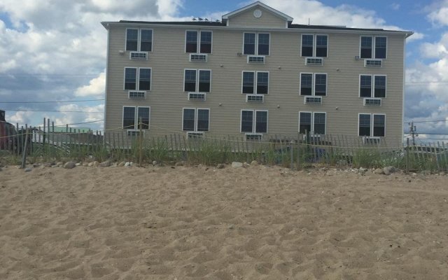 Misquamicut Beach Front Inn