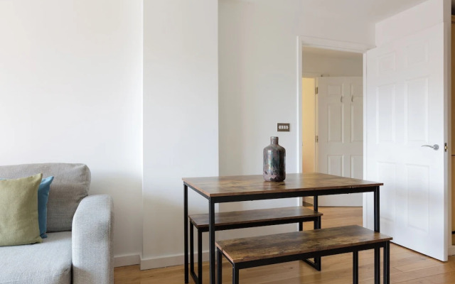 Modern Apartment in Bow