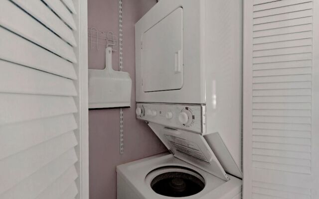 Love Me 1037 - 1 Br Condo