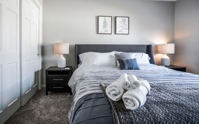 The Overbrook 2BR Pet-friendly Condo Lake Geneva