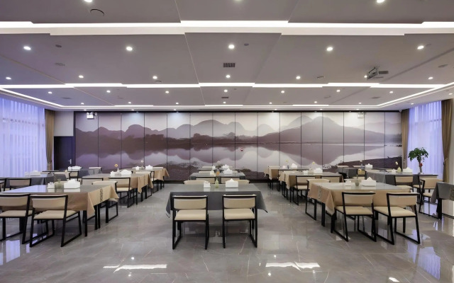 Wing Hotel Guilin - Central Square