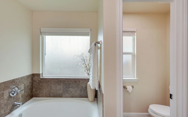 Private Patio: Modern Killeen Vacation Rental!
