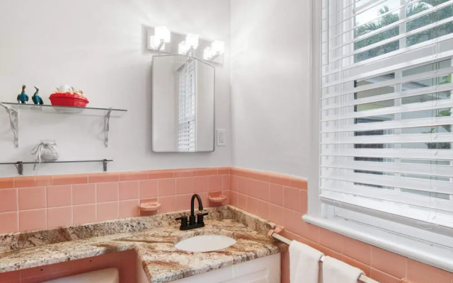 Sun, Shells and Seaspray w/ Lanai