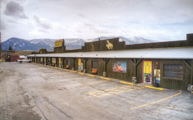 Livingston Inn - Historic