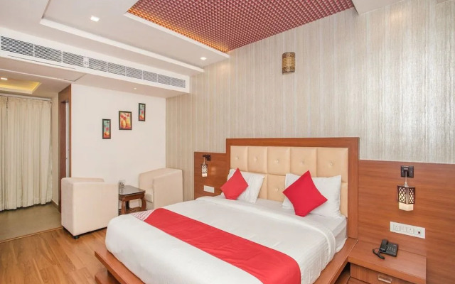 OYO 15505 Royal Stay