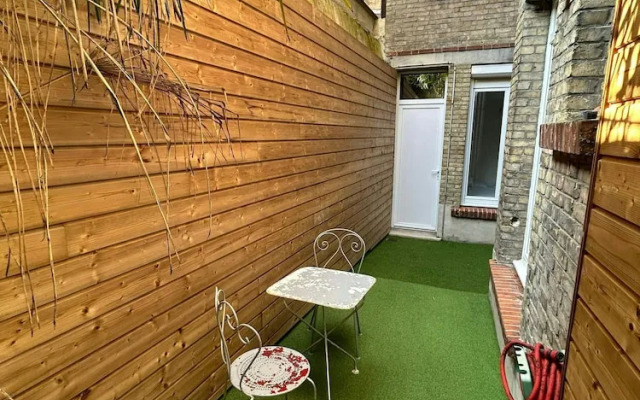 La Cour Barbatre Calme