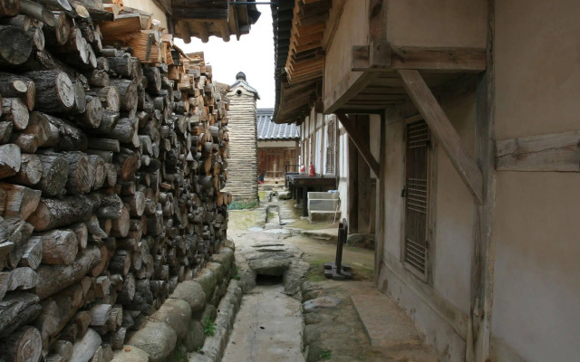 Geochang Choongsindang Donggae Jeongon Gotek