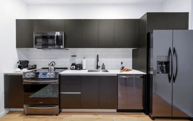 Luxury Studio Near from Bayfront Park