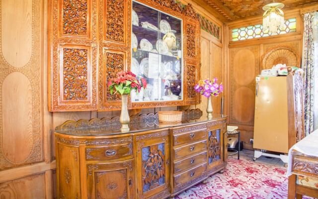 GuestHouser 1 BR Houseboat 126f