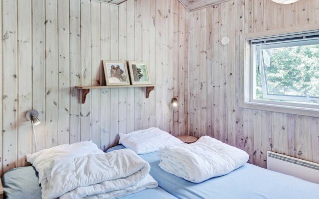 Spacious Holiday Home With Sauna in Aakirkeby