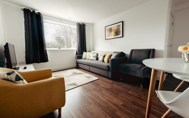 Near Hinckley Centre, sleeps up to 6, spacious ground floor apartments with secure parking