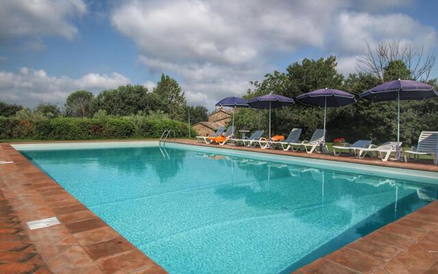 Farmhouse in Proceno With Pool and Hill Views