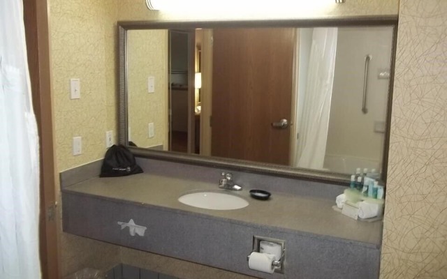 Holiday Inn Express Hotel & Suites FINDLAY