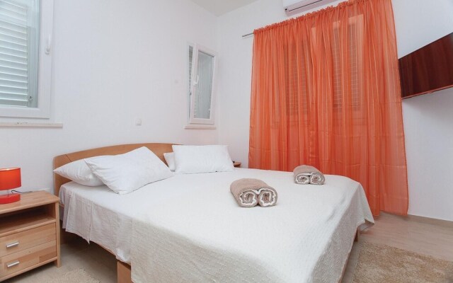 Awesome Home in Prigradica With Wifi and 4 Bedrooms