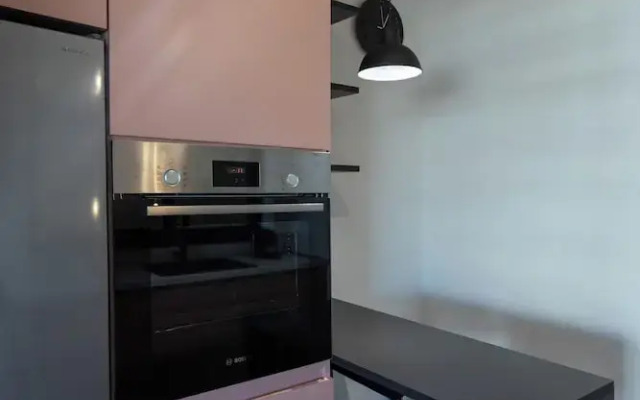 New Cozy Apt with Balcony close to Metro