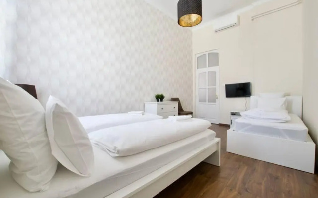 Premium Apartment by Hi5-Vaci str. 3 bedroom (219)