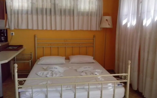 Green Hill Studios & Apartments