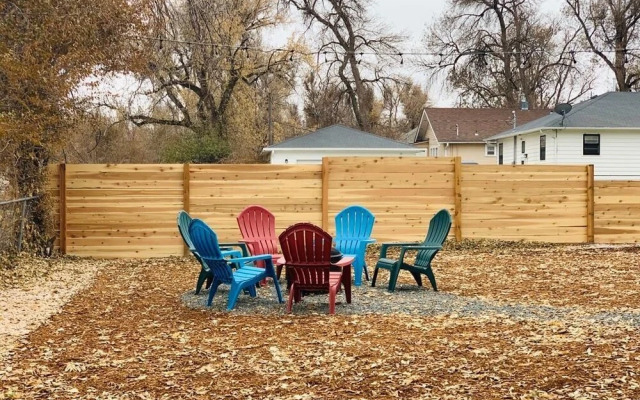 Inviting Bungalow Next to UNC - Free cruiser bikes!