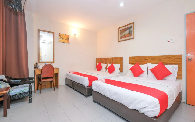 OYO 89877 Sun Triang Hotel