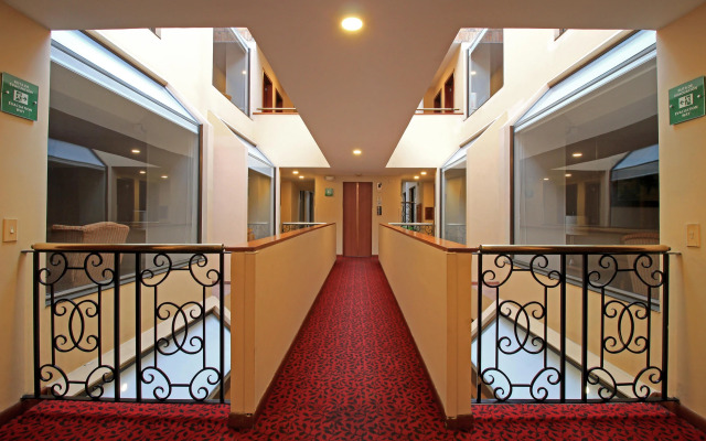 Hotel Windsor House Inn By GEH Suites