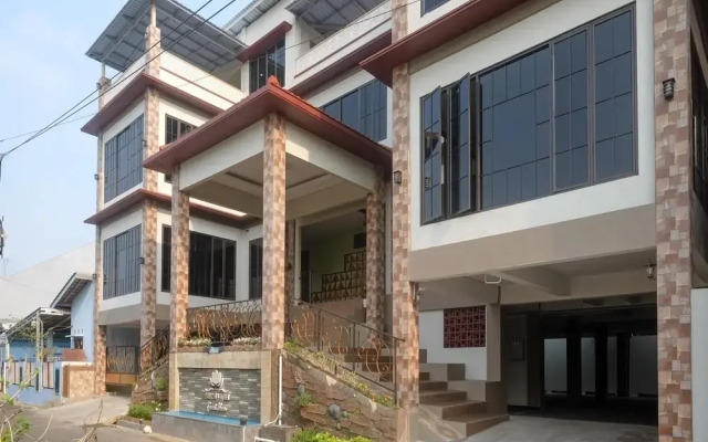 Urbanview Grand Lotus Hotel by RedDoorz