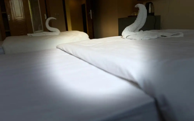Grand Pyramids View Guesthouse