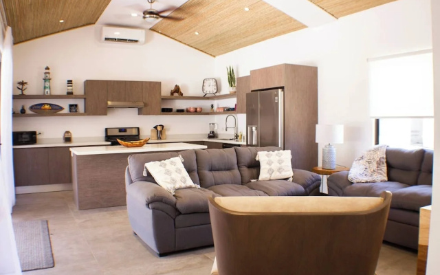 Golden Shore Villa in Tamarindo