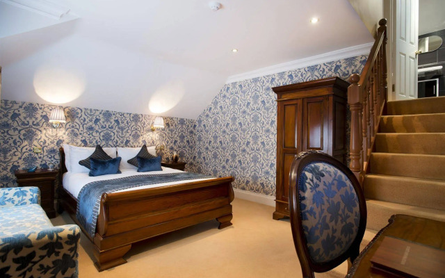 The Clarence Boutique Rooms