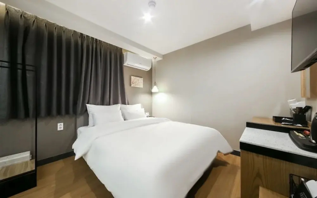 Gray 194 Hotel