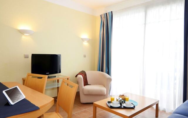 Semi-Detached Holiday Home in Green Surroundings