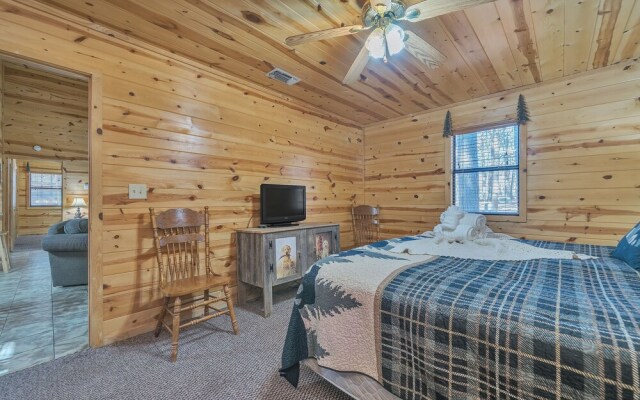 Bear Trail 2 Bedroom Cabin by Redawning