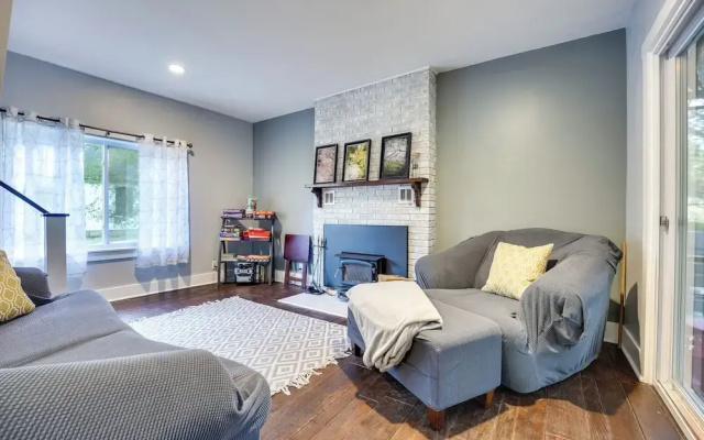 Renovated, Spacious Retreat in Union Pier!