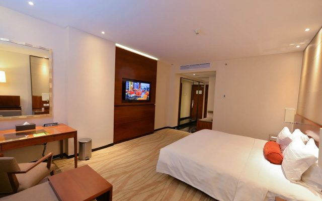 Gumaya Tower Hotel Semarang – Guest Rooms – Semarang