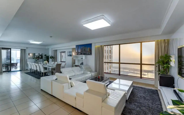 Jbr penthouse with terrace pool