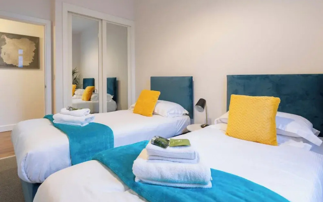 Modern 2- Bedroom Apartment in Central Redhill!