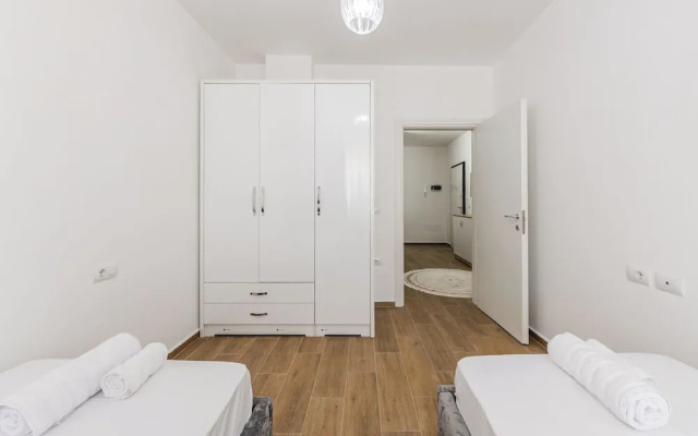 Coastal Chic 2 BDR Apartment