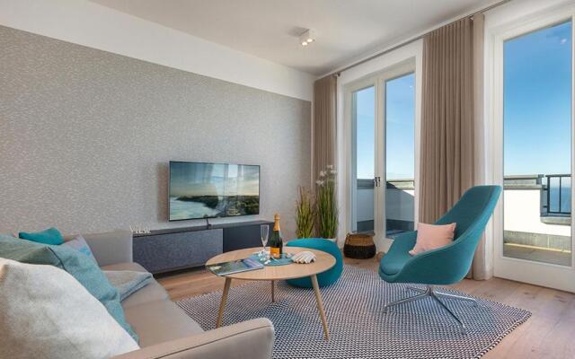 "FIRST" Sellin F645 Meerblick-Suite "View" im fünften OG