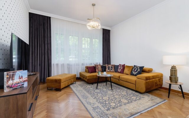 Mickiewicza Apartment Cracow by Renters
