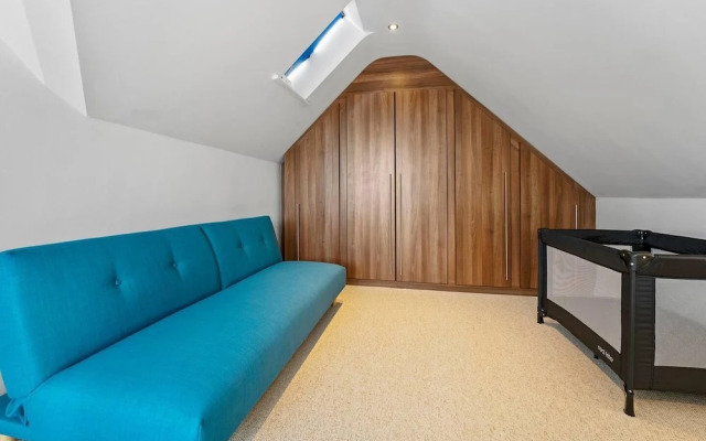 Perfect Location, dog Friendly Beautiful Home