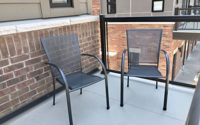 Chic Town House at Lake Ontario