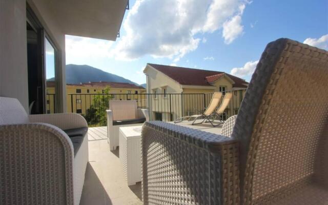 1 BR apartment with spacious terrace