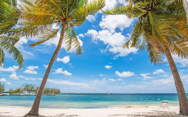Kaibo Yacht Club by Cayman Villas