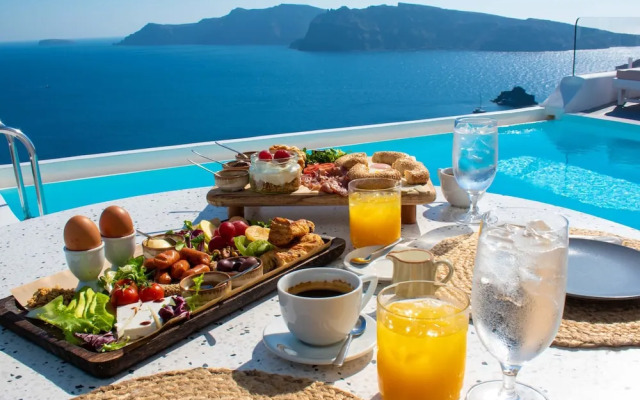 Kima Oia Suites