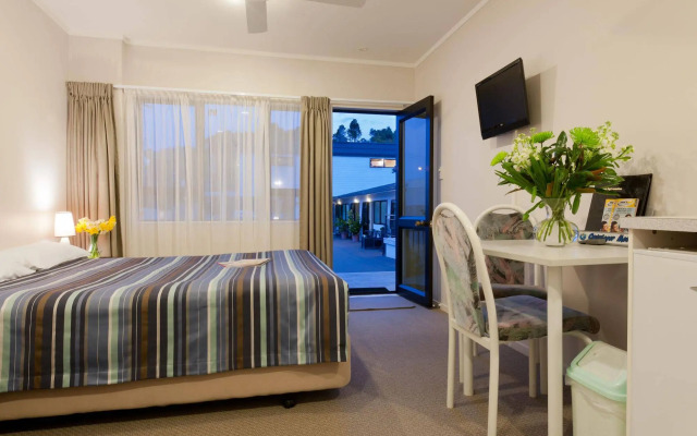 Outrigger Motel
