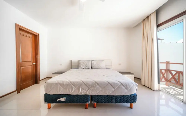 Luxury 1 BR Condo with Pool - Kaan 304