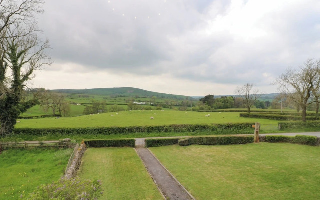 Upper Hurst Farmhouse