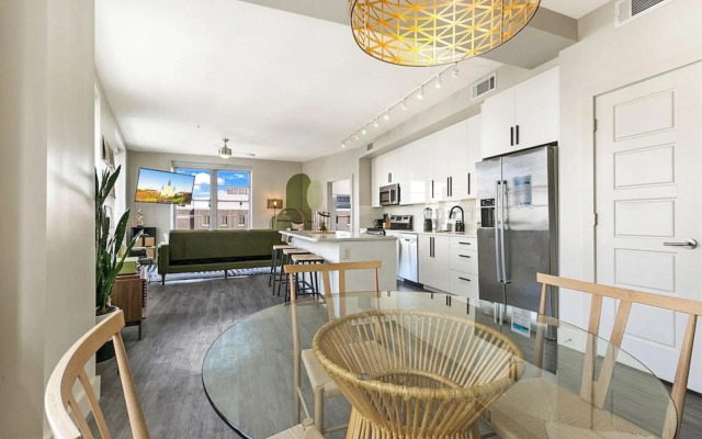 NOLA Charm Luxury 4-Bed Retreat Steps from French Quarter
