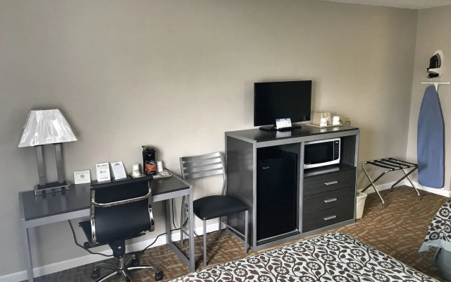 BridgePointe Inn & Suites