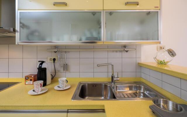 Seaside Apartment Gold 1row